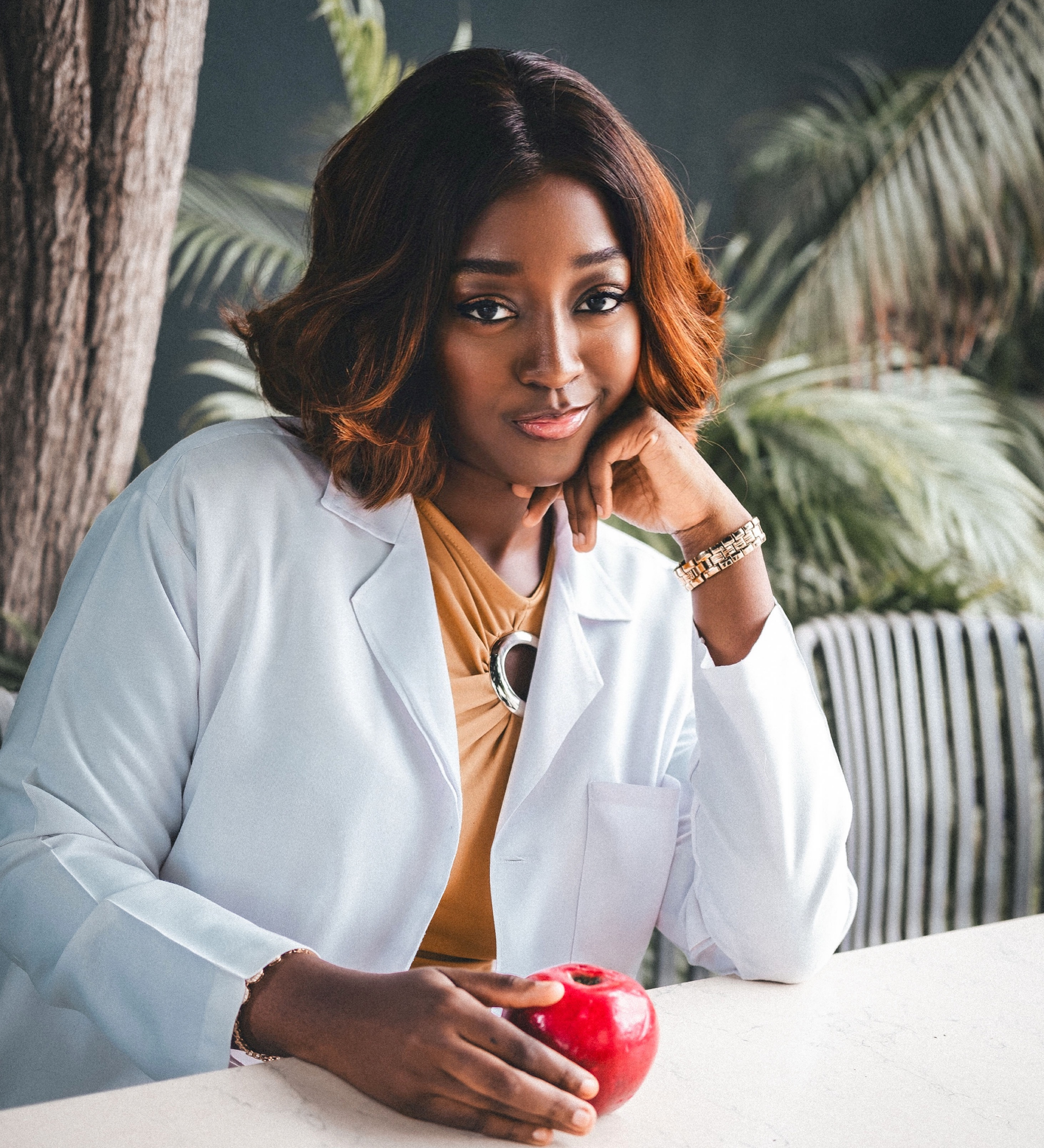 Dee - Professional Nutritionist and Wellness Expert